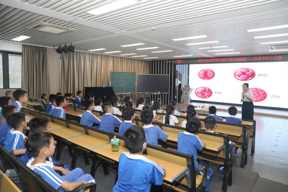 F:\叶伟仪\南科大一小\20241105 17live
护理医学院入校课程——用爱守护小天使\7D8A8213.JPG